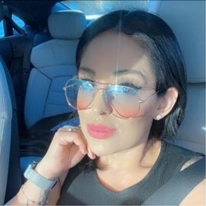 Meet your Posher, Lily